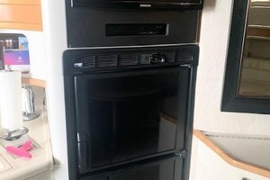 Photo 1739423 for 1990 Sea Ray 420 Sundancer Well Adjusted 