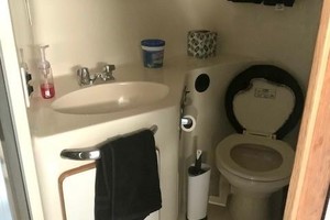 Photo 1739430 for 1990 Sea Ray 420 Sundancer Well Adjusted 