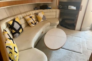 Photo 1739431 for 1990 Sea Ray 420 Sundancer Well Adjusted 