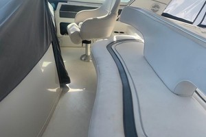 Photo 1739435 for 1990 Sea Ray 420 Sundancer Well Adjusted 