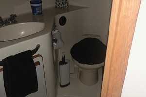 Photo 1739424 for 1990 Sea Ray 420 Sundancer Well Adjusted 