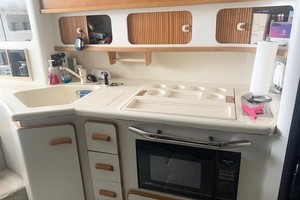 Photo 1739426 for 1990 Sea Ray 420 Sundancer Well Adjusted 