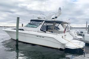 Photo 1736496 for 1990 Sea Ray 420 Sundancer Well Adjusted 