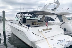 Photo 1739420 for 1990 Sea Ray 420 Sundancer Well Adjusted 