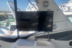 Photo 1739432 for 1990 Sea Ray 420 Sundancer Well Adjusted 