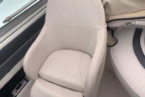 Photo 1739421 for 1990 Sea Ray 420 Sundancer Well Adjusted 