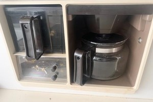 Photo 1739428 for 1990 Sea Ray 420 Sundancer Well Adjusted 