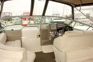 Photo 1739588 for 2002 Cruisers Yachts 3372 Express  