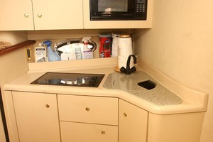 Photo 1739596 for 2002 Cruisers Yachts 3372 Express  