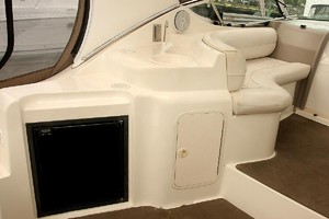 Photo 1739601 for 2002 Cruisers Yachts 3372 Express  