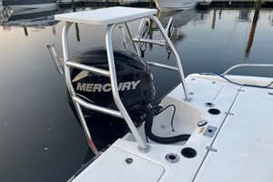 Photo 1739801 for 2010 Boston Whaler 200 Dauntless  