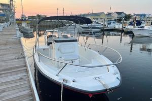 Photo 1736889 for 2010 Boston Whaler 200 Dauntless  