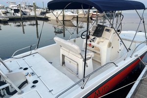 Photo 1739800 for 2010 Boston Whaler 200 Dauntless  