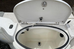 Photo 1739850 for 2003 Seaswirl Striper 2101 Dual Console OB  