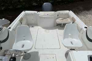 Photo 1739852 for 2003 Seaswirl Striper 2101 Dual Console OB  