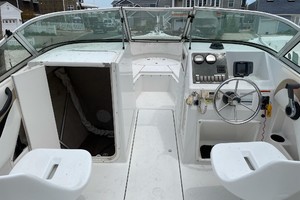 Photo 1739849 for 2003 Seaswirl Striper 2101 Dual Console OB  