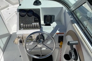 Photo 1739847 for 2003 Seaswirl Striper 2101 Dual Console OB  
