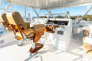 2002 Viking 52 Convertible thumbnail 10