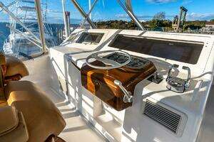2002 Viking 52 Convertible thumbnail 12