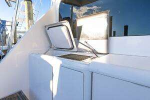 2002 Viking 52 Convertible thumbnail 19