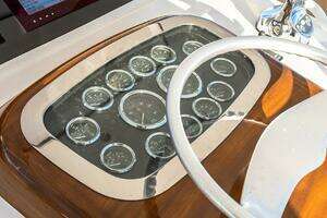 2002 Viking 52 Convertible thumbnail 15