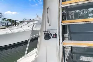 2000 Pacific Mariner 65 Motoryacht thumbnail 12