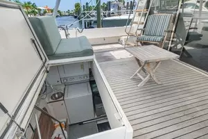 2000 Pacific Mariner 65 Motoryacht thumbnail 17