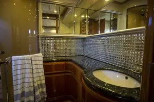 2000 Ferretti Yachts Custom Line 94 thumbnail 29