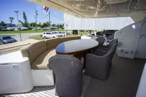 2000 Ferretti Yachts Custom Line 94 thumbnail 39