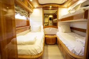 2000 Ferretti Yachts Custom Line 94 thumbnail 26