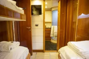 2000 Ferretti Yachts Custom Line 94 thumbnail 27