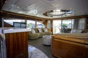 2000 Ferretti Yachts Custom Line 94 thumbnail 9