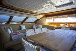 2000 Ferretti Yachts Custom Line 94 thumbnail 21