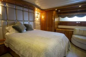 2000 Ferretti Yachts Custom Line 94 thumbnail 30