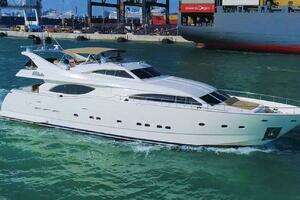 2000 Ferretti Yachts Custom Line 94 thumbnail 2