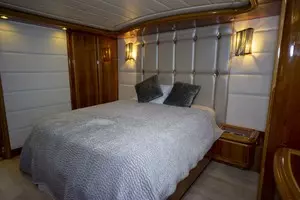 2000 Ferretti Yachts Custom Line 94 thumbnail 32