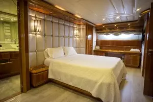 2000 Ferretti Yachts Custom Line 94 thumbnail 33