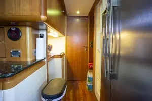 2000 Ferretti Yachts Custom Line 94 thumbnail 19