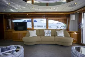 2000 Ferretti Yachts Custom Line 94 thumbnail 6