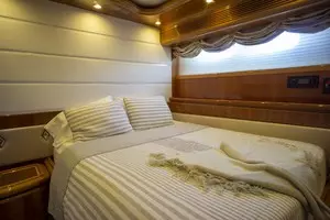 2000 Ferretti Yachts Custom Line 94 thumbnail 28