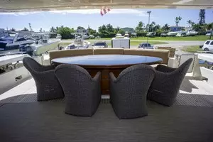 2000 Ferretti Yachts Custom Line 94 thumbnail 40