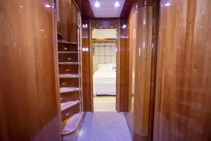 2000 Ferretti Yachts Custom Line 94 thumbnail 25