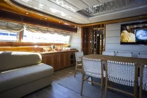 2000 Ferretti Yachts Custom Line 94 thumbnail 14