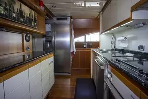 2000 Ferretti Yachts Custom Line 94 thumbnail 17