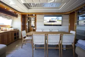 2000 Ferretti Yachts Custom Line 94 thumbnail 13