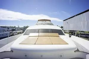 2000 Ferretti Yachts Custom Line 94 thumbnail 42