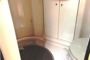 ROBERT NICOLE 37ft Maxum Yacht For Sale