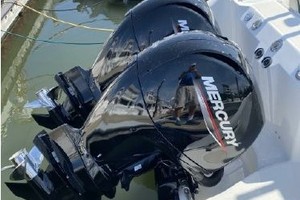 27ft Boston Whaler Yacht For Sale