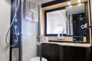 Azimut 66 - Lady M - Guest Head