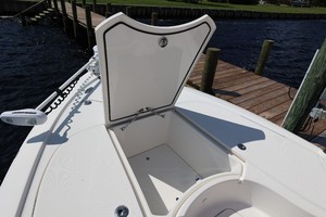 SeaVee 27 -bow